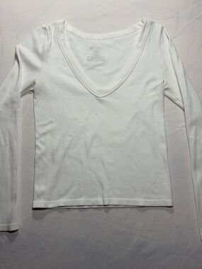 No Boundaries White Ribbed V-Neck Long Sleeve Tee